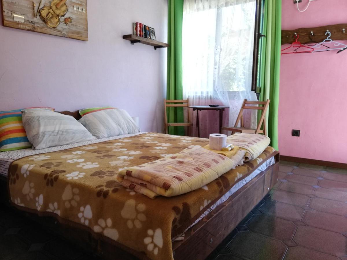 Guest House Fanny Sinemoretz Bagian luar foto