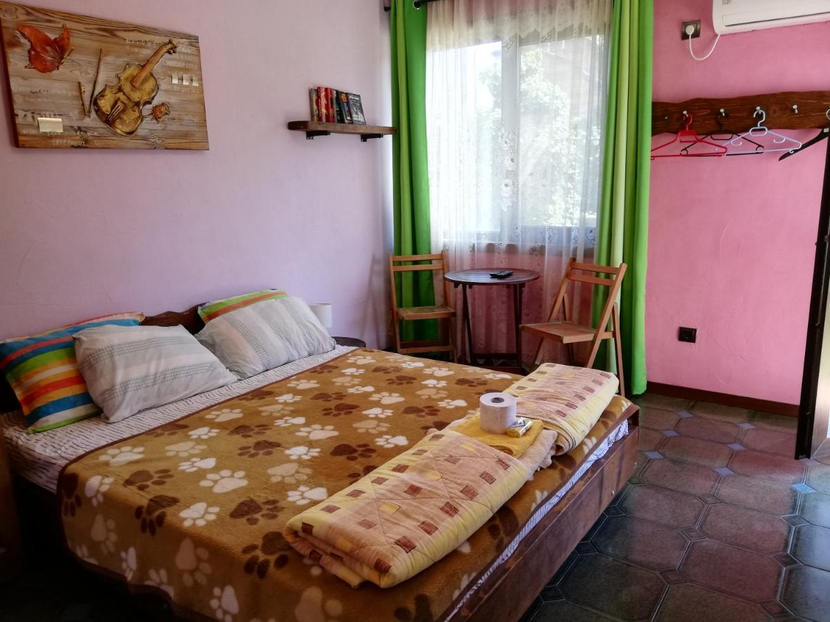 Guest House Fanny Sinemoretz Bagian luar foto