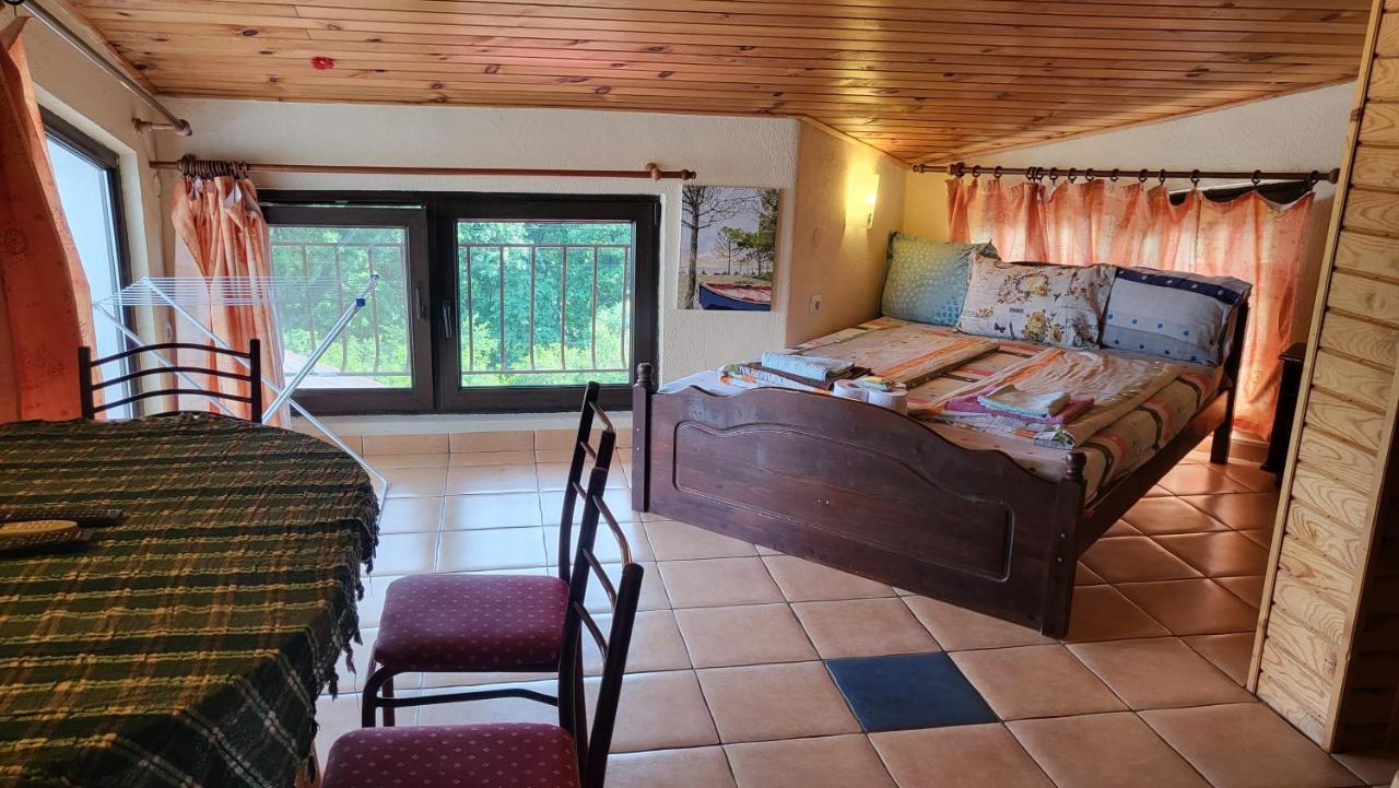 Guest House Fanny Sinemoretz Bagian luar foto