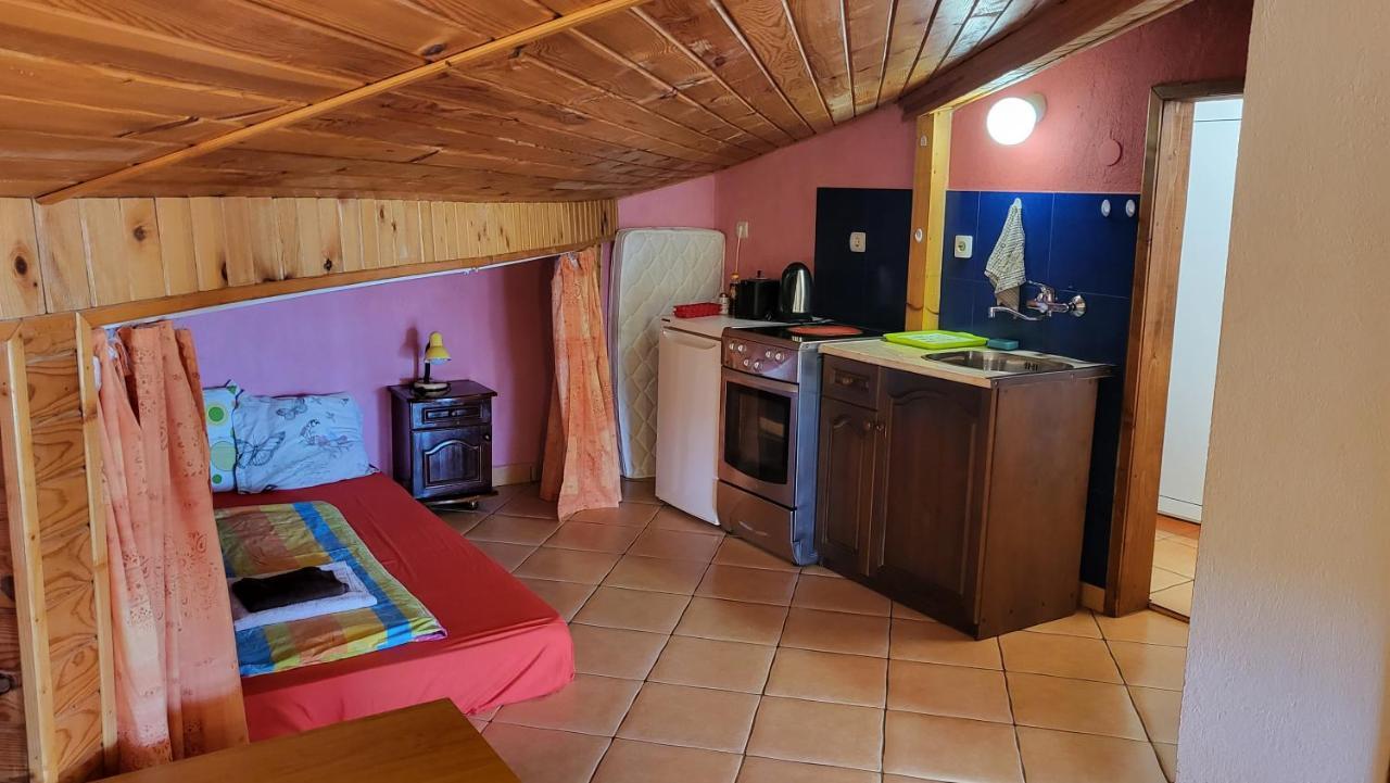 Guest House Fanny Sinemoretz Bagian luar foto