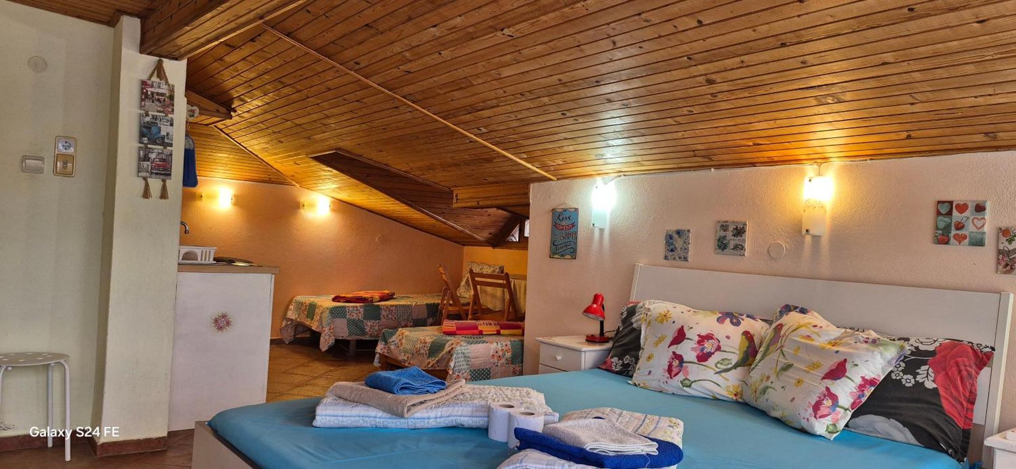 Guest House Fanny Sinemoretz Ruang foto