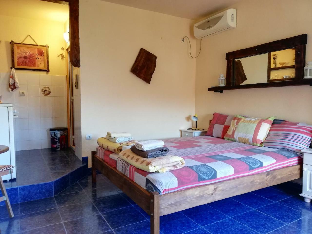 Guest House Fanny Sinemoretz Bagian luar foto