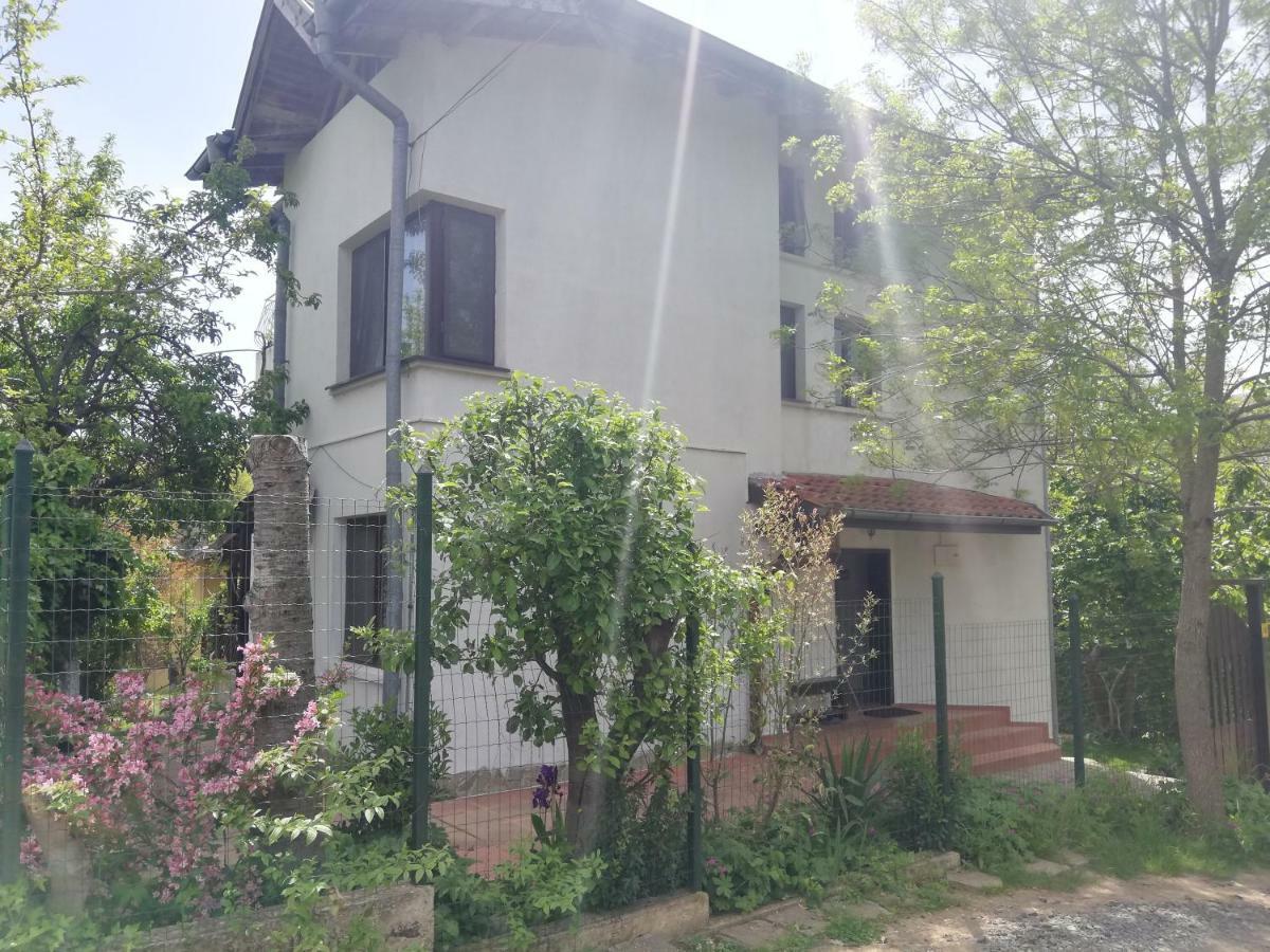 Guest House Fanny Sinemoretz Bagian luar foto
