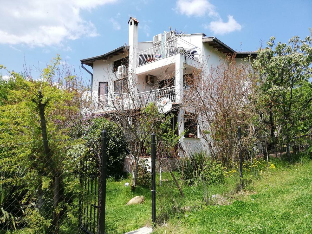 Guest House Fanny Sinemoretz Bagian luar foto