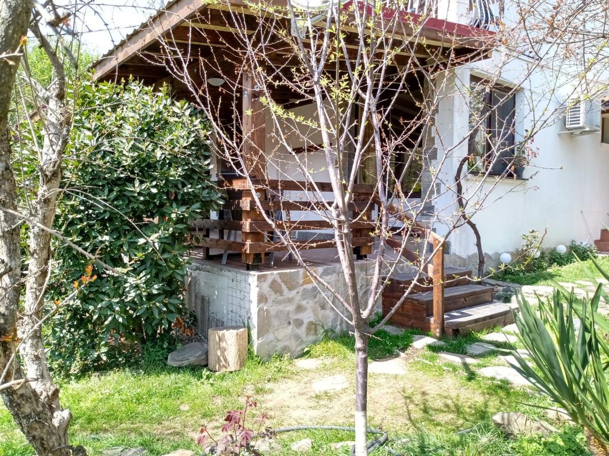 Guest House Fanny Sinemoretz Bagian luar foto